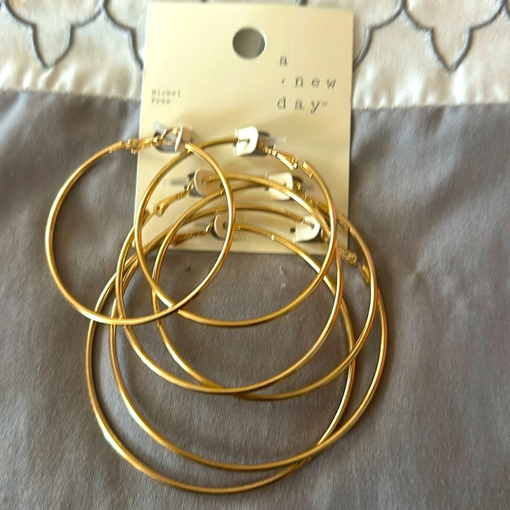 Gold fashion hoop earrings
